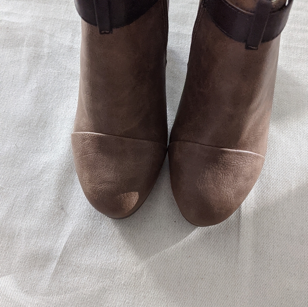 Tan Buckle Block Heel Bootie Gail22 - Picture 2 of 5